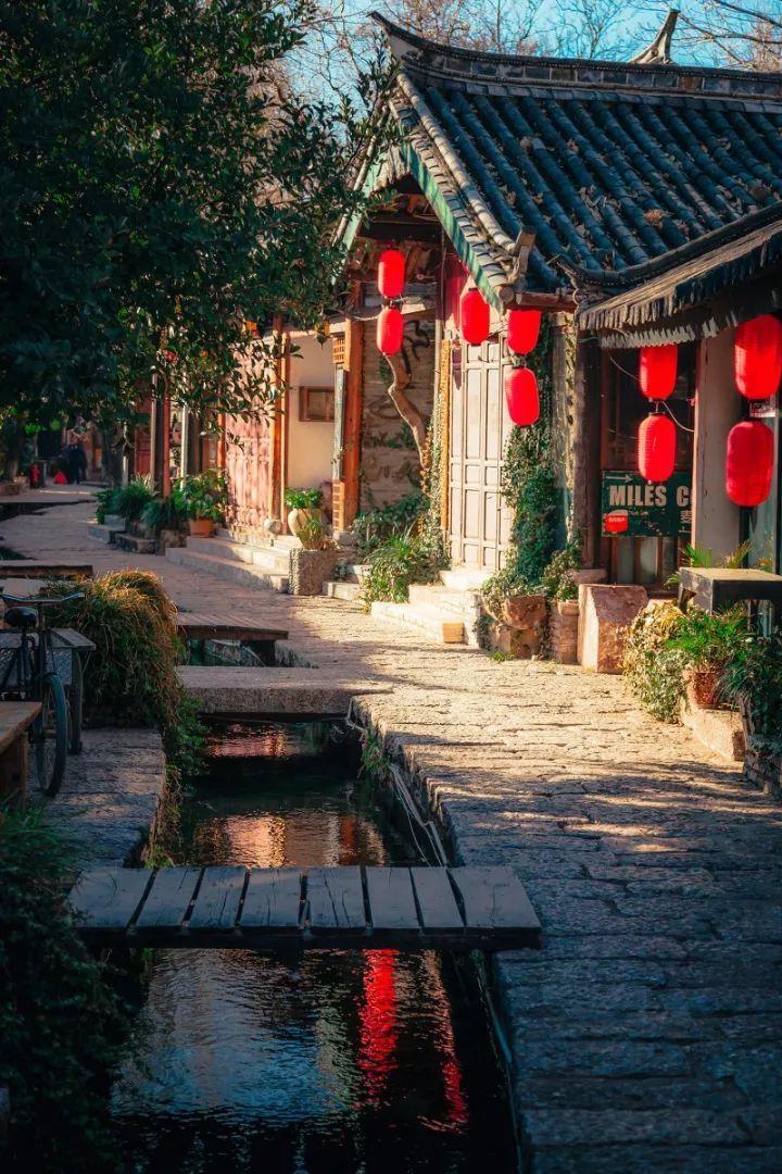五个月男婴被丢弃菜市场，三小时没人领，亲妈来后原因大跌眼镜